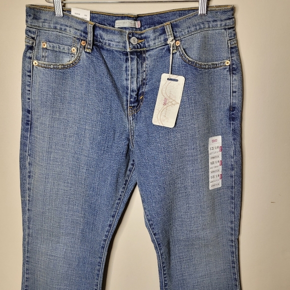 NWT Levi’s 515 Bootcut Jeans Women’s 12 Stretch Denim Medium Wash Classic - Picture 4 of 9